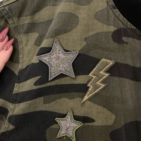 Camo jacket 🌟 - Picture 3 of 4